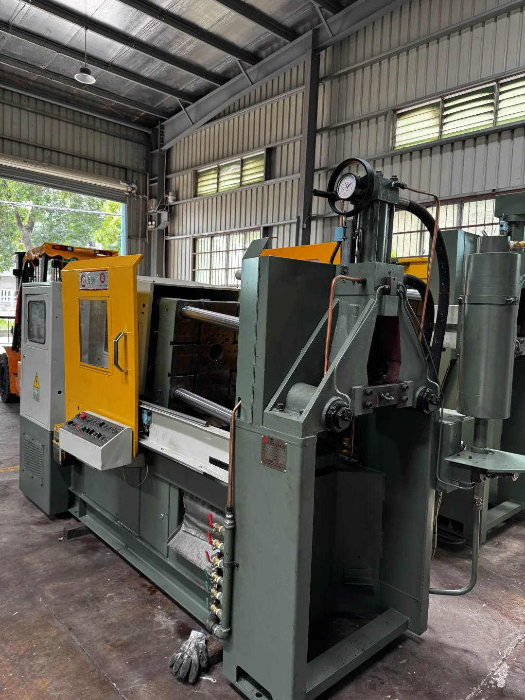 想致富干压铸！