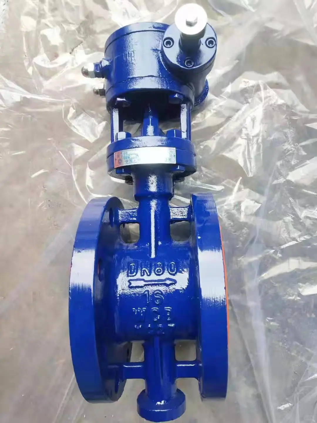 美标蝶阀以其精密的工艺和优良的性能，受到全球用户的青睐。该产品不仅具有出色的密封性，还具备快速启闭的特点，极大地提高了工作效率。美标蝶阀的广泛应用，无论是在石油化工、水处理还是环保领域，都展现出了其卓