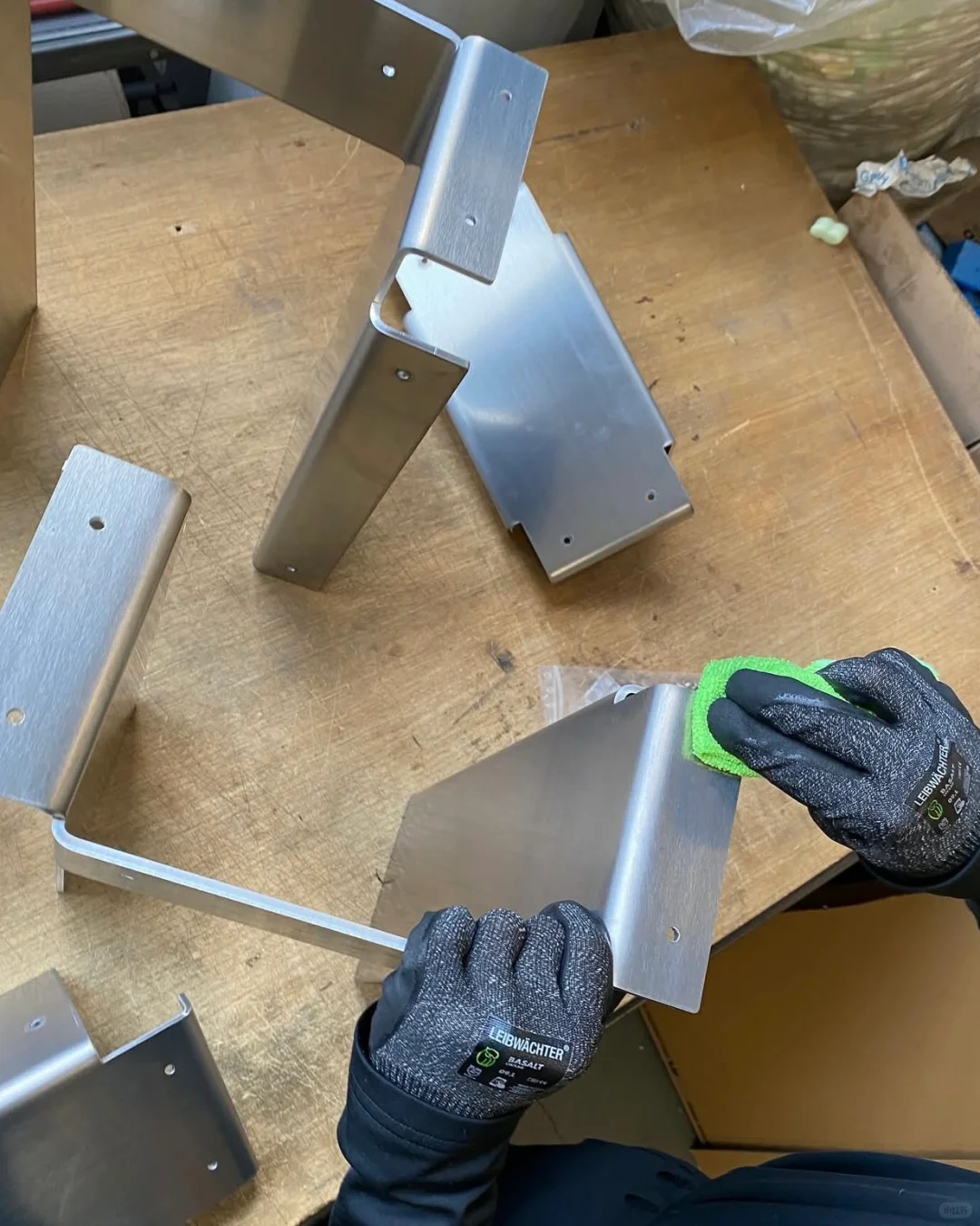 用不锈钢做一张很酷凳子