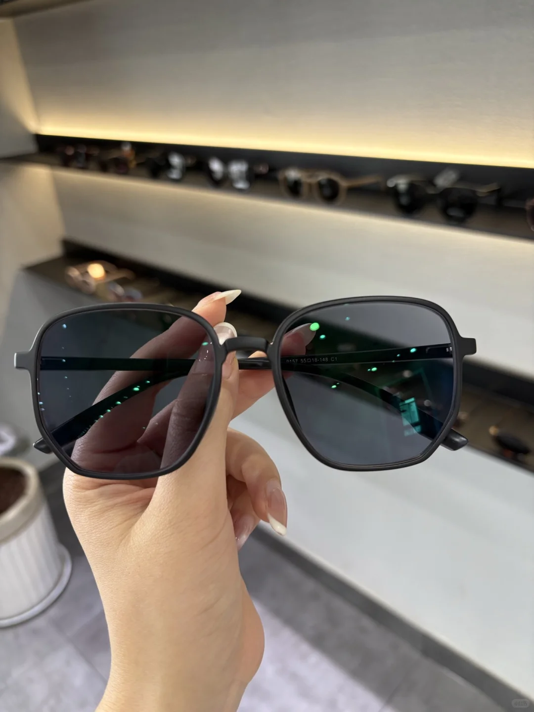 这个夏天 怎么能没有一副变色眼镜！