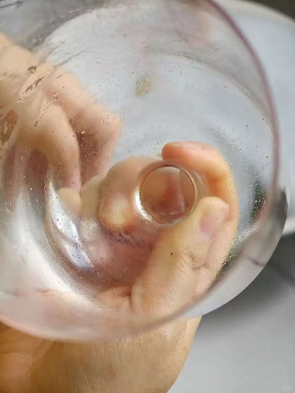 活久见，玻璃还能褪色？