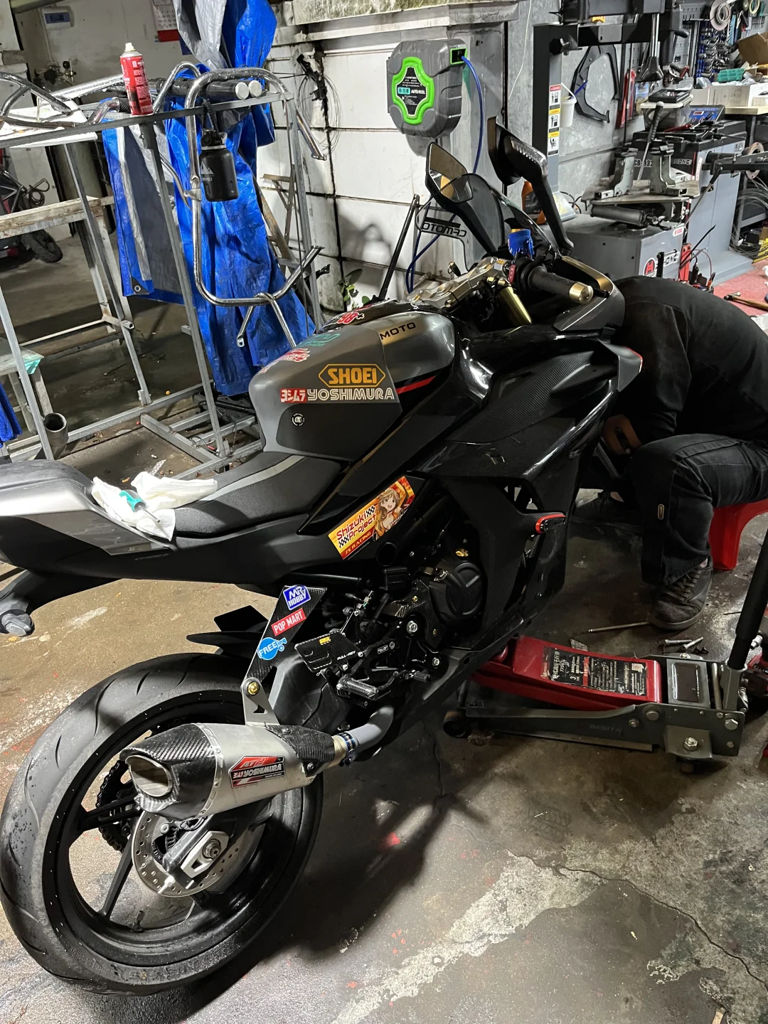 450SR更换前避震弹簧及避震油