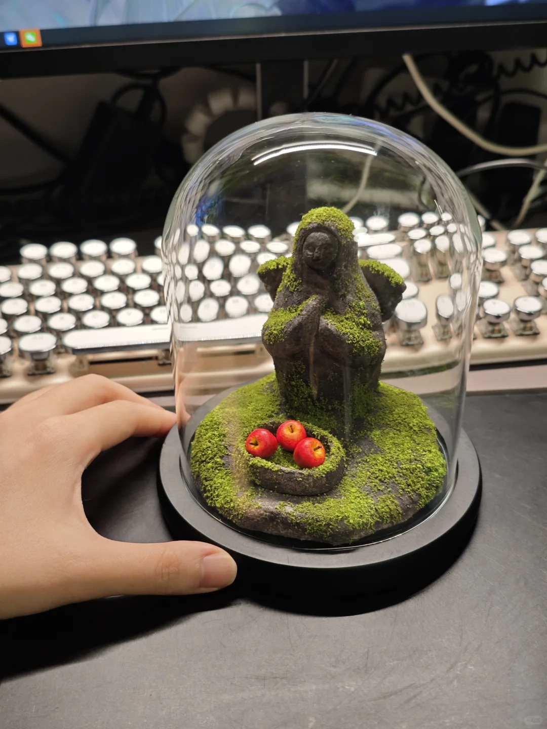 手搓白神的神秘小石雕