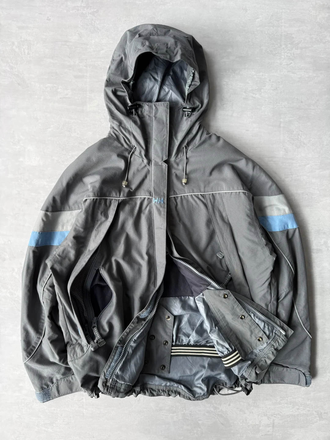 Available❄️00‘s HELLY HANSEN 户外夹克