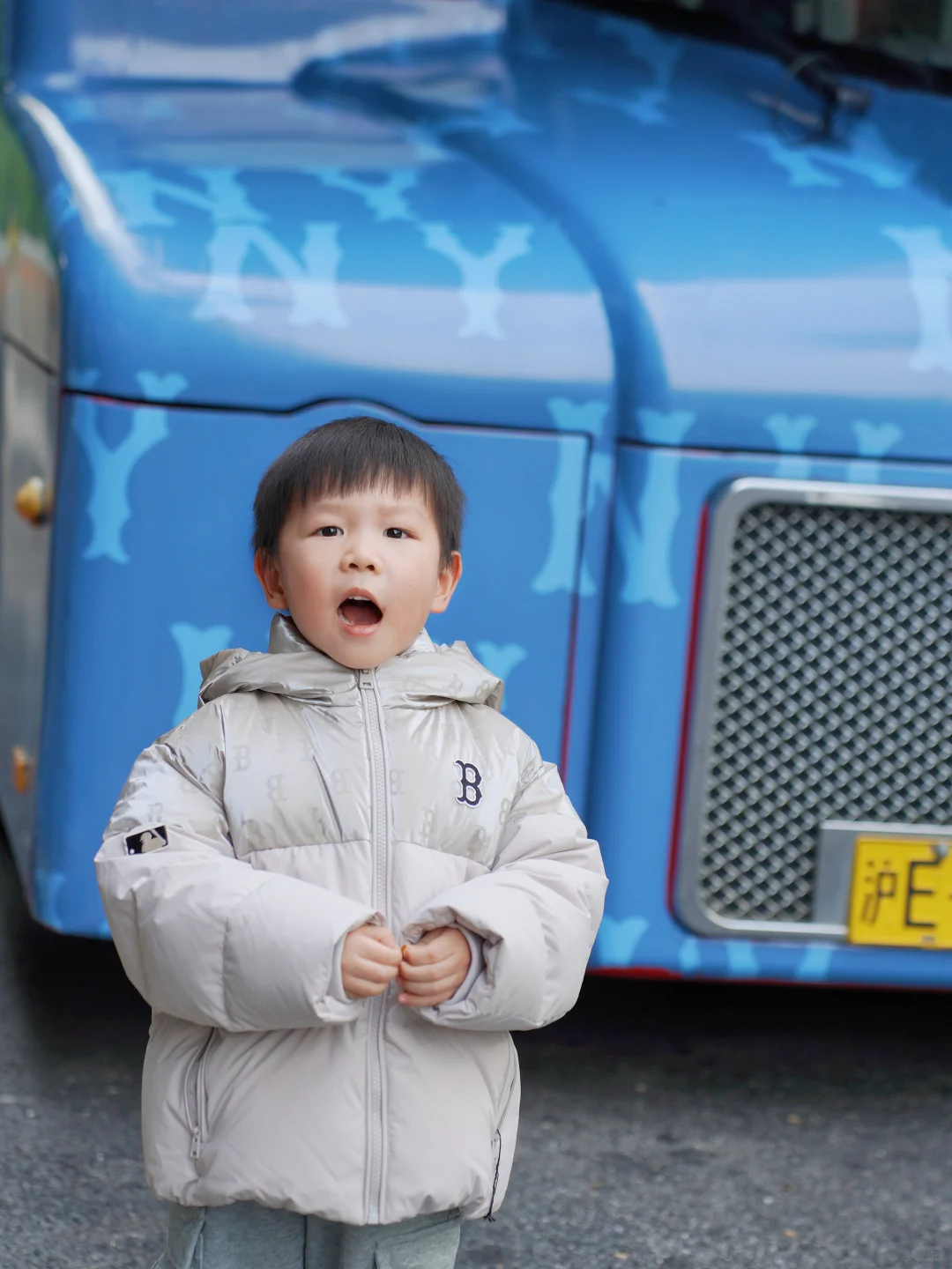 上海潮娃速冲！MLBKids老花巴士太出片?