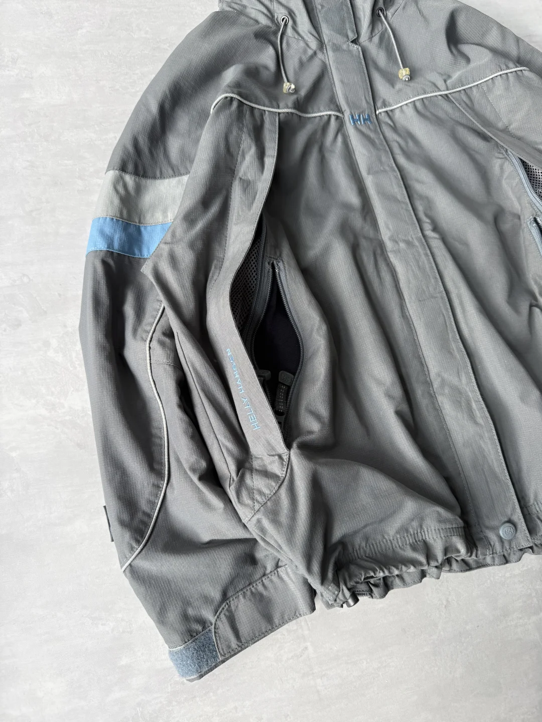 Available❄️00‘s HELLY HANSEN 户外夹克