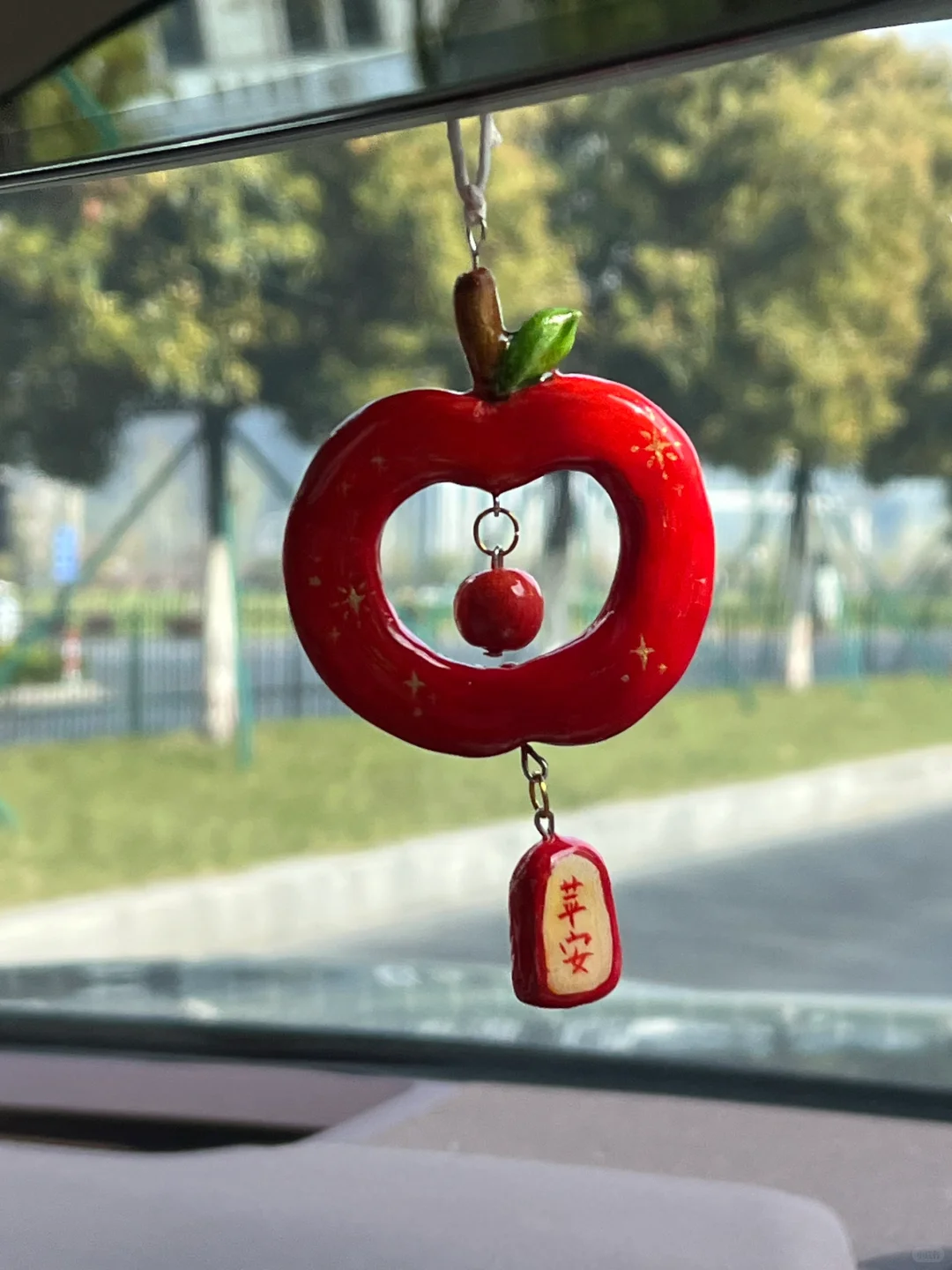 挂上它后，连红灯都成了看风景的理由