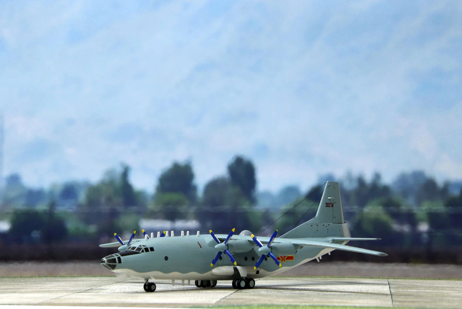 1/144 运-8T 高新4 指挥通信机