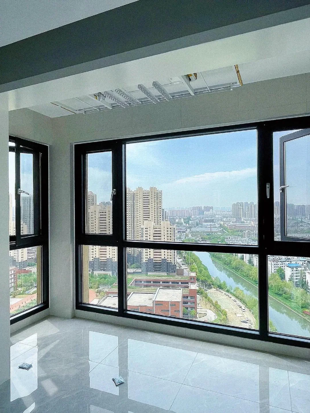 哇塞！断桥铝落地阳台，开启四季美景自由！