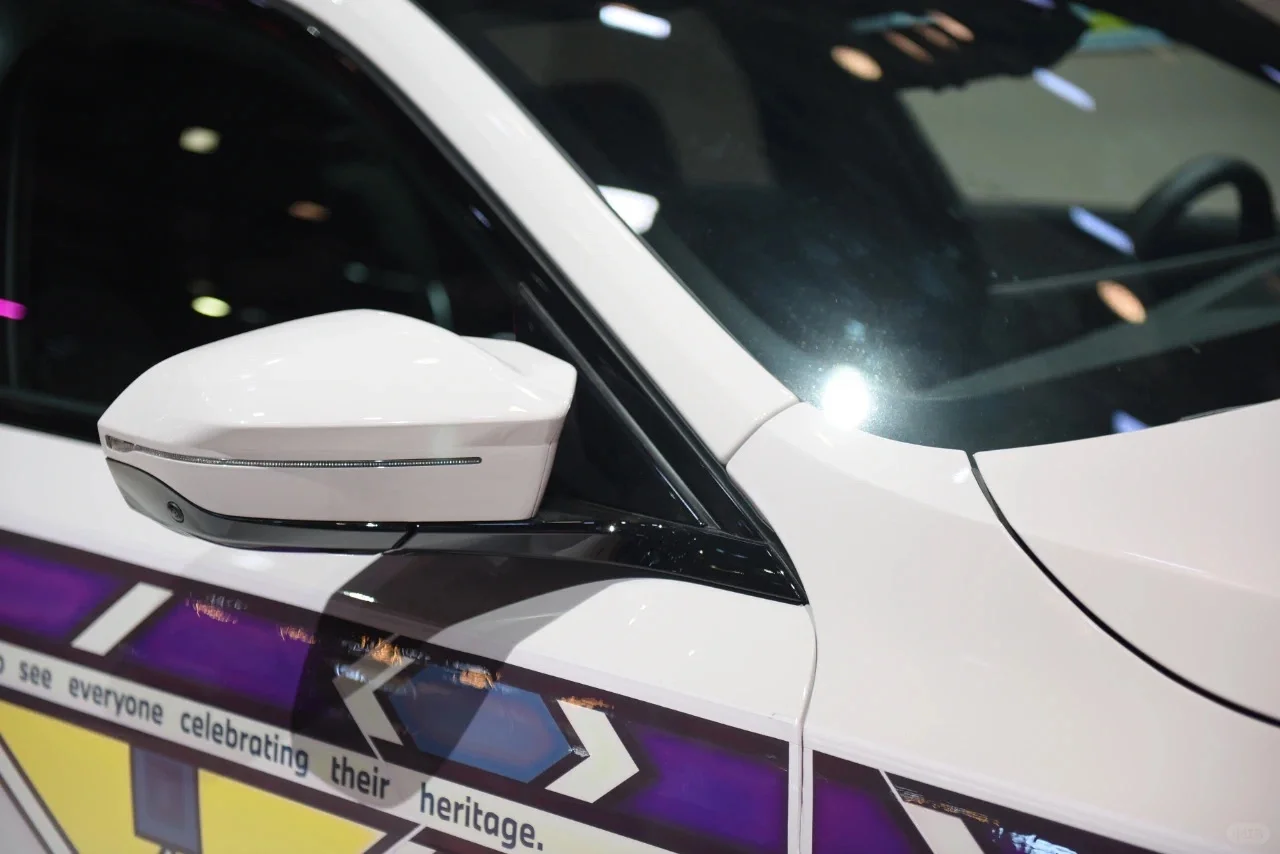 这款宝马会变色？