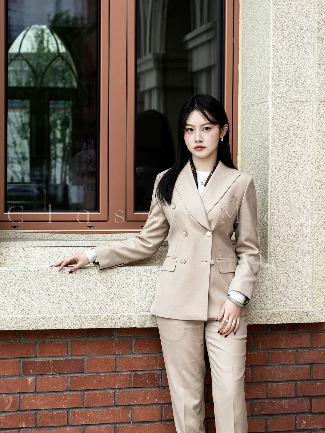 卡其色系的高级叙事?职场穿搭优雅大气