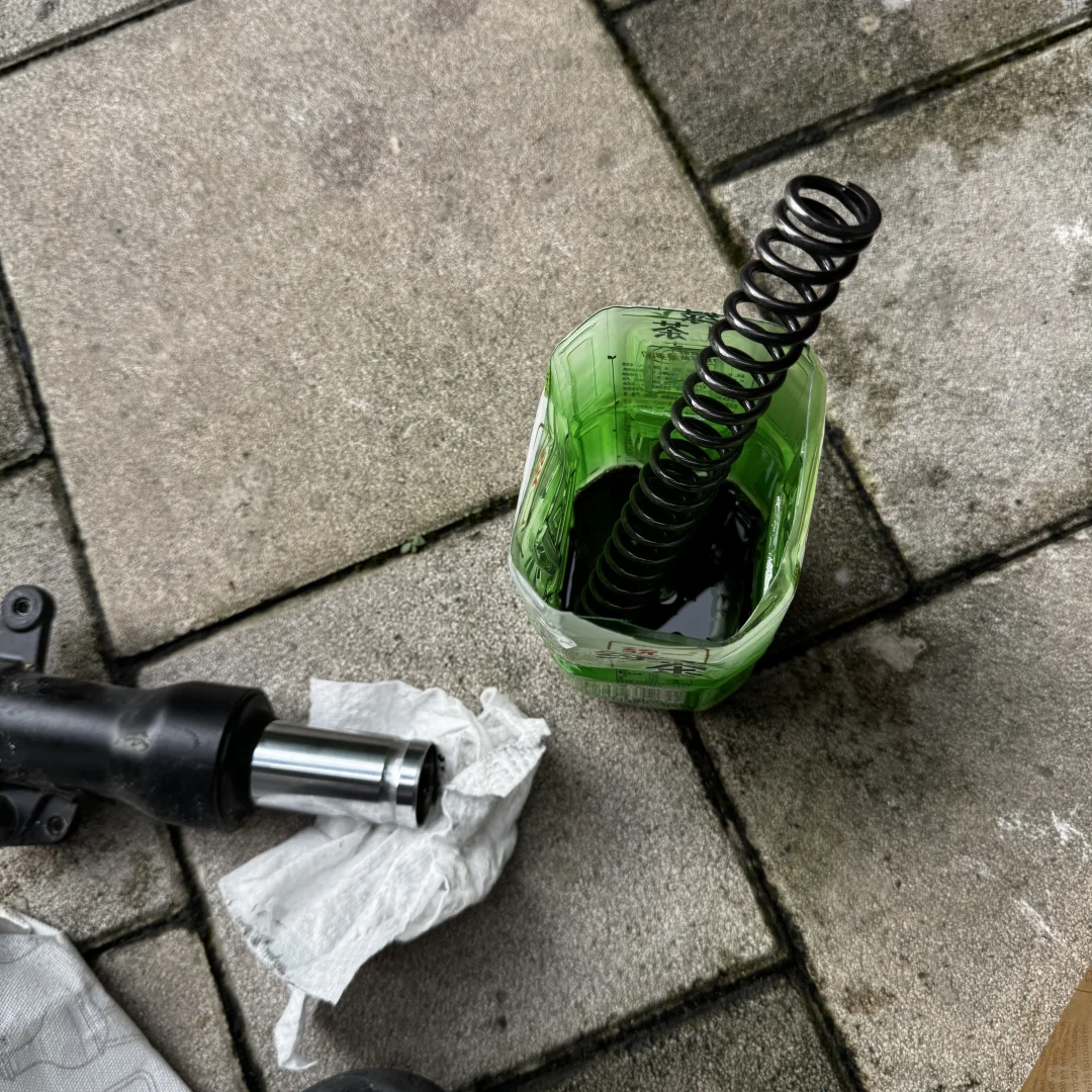 极核ae8 换前减震弹簧