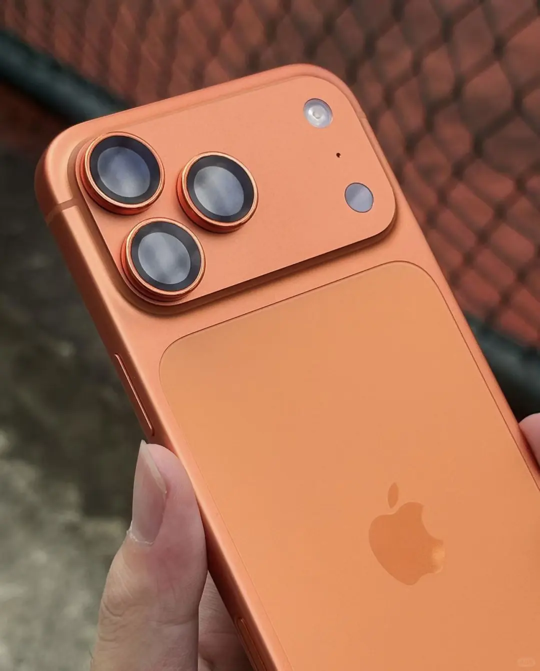 iPhone17 贴膜选 3D 热弯,防刮还护涂层