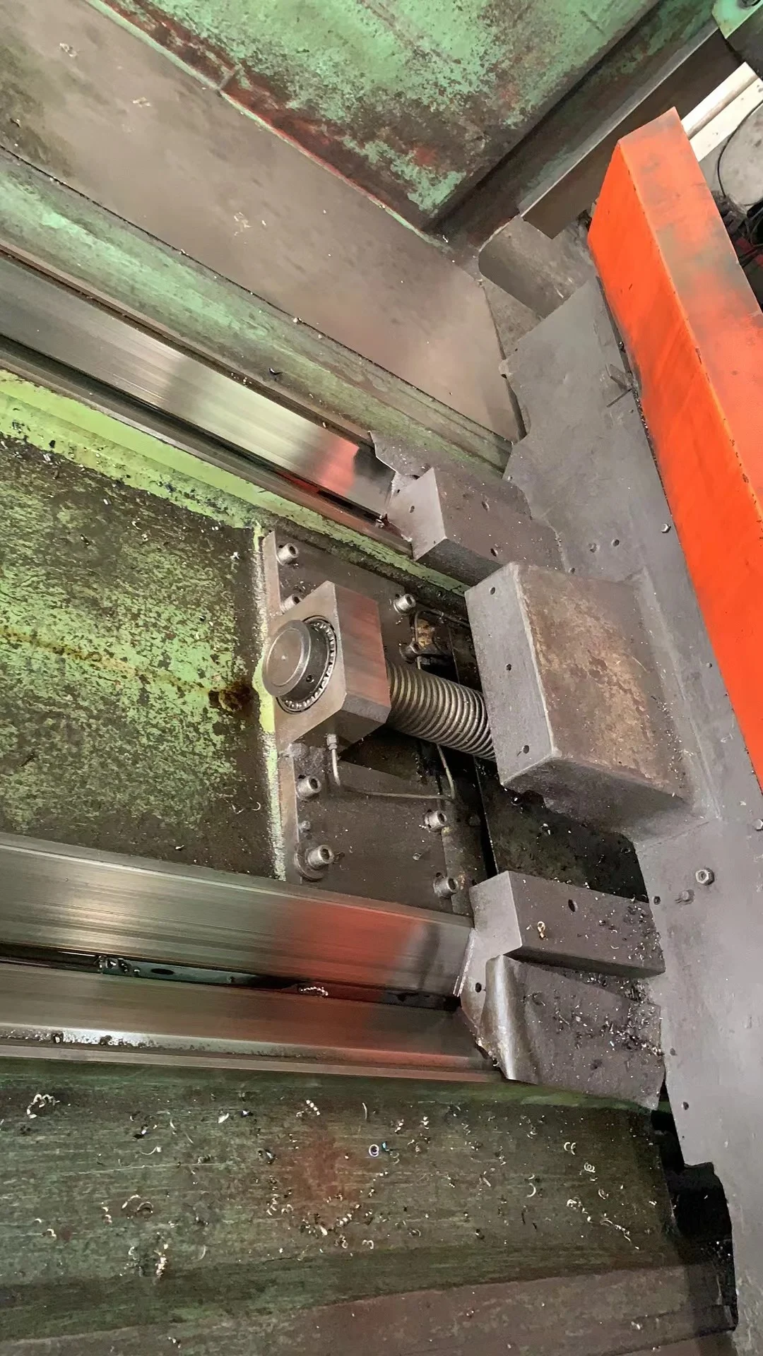 出两台龙门铣床2x6米一台，2x4米一台，两台