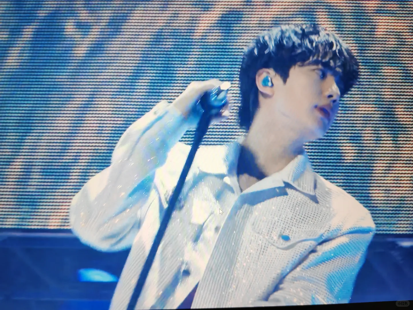 幸福是你透过摄像机望向我的眼睛