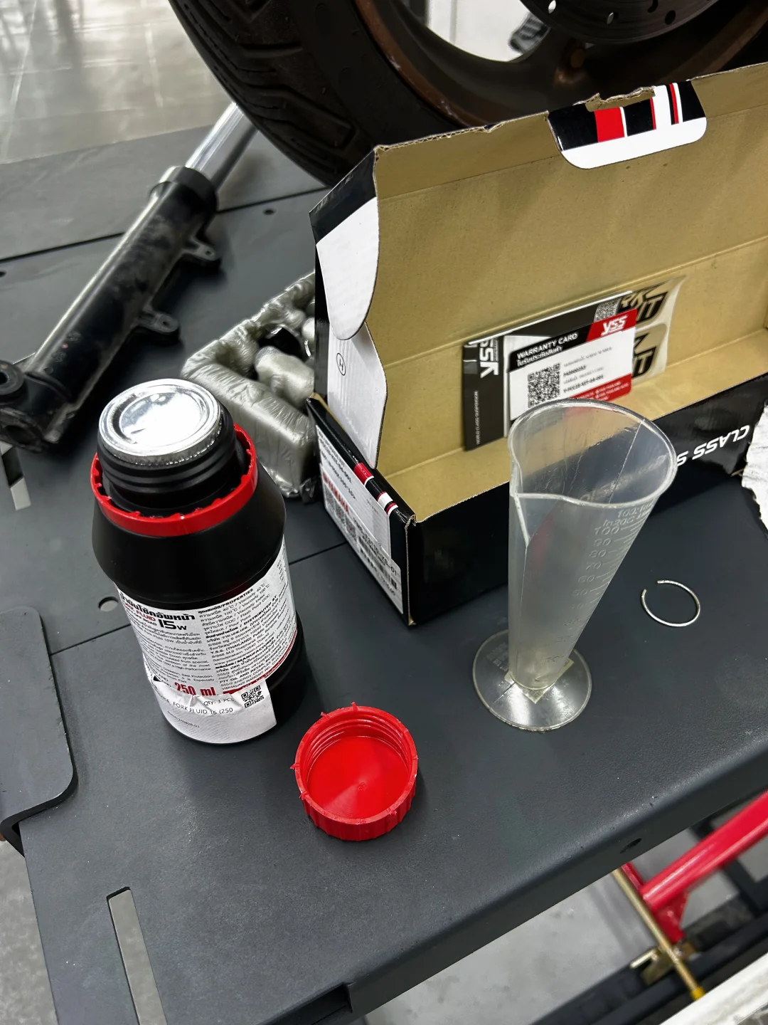 ?给小绿换yss前减震弹簧！