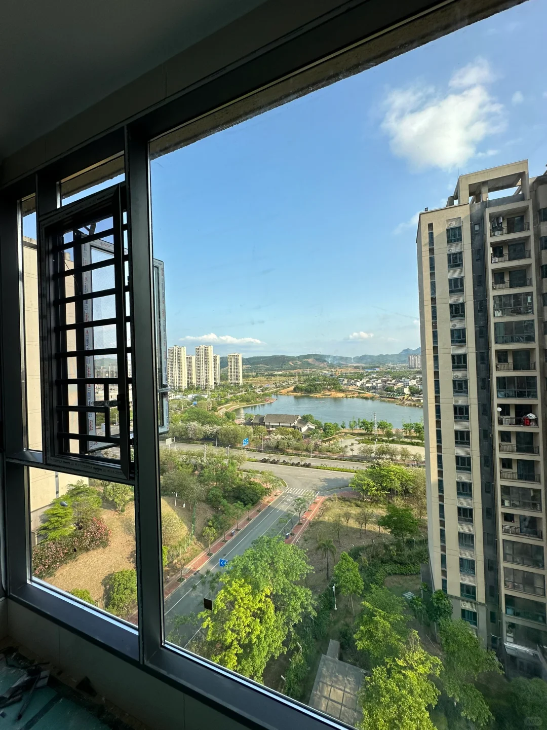 在柳州这样的断桥铝门窗450一平、您满意嘛！