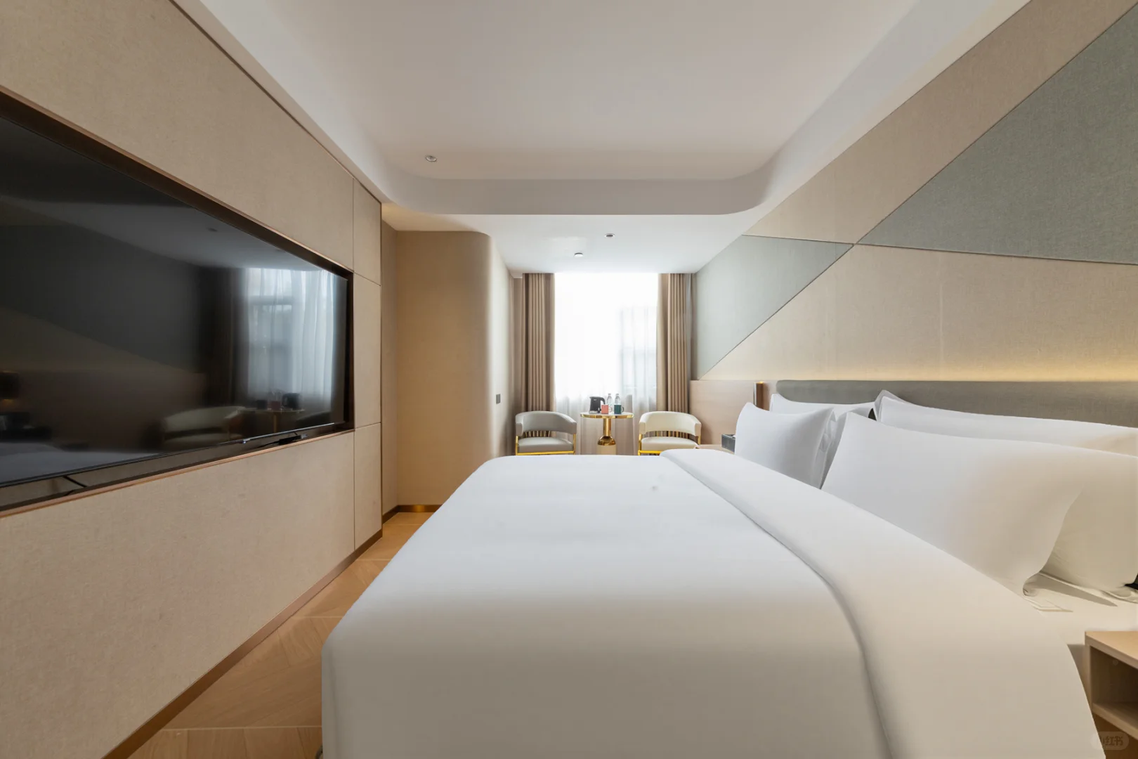 AI一键酒店空间修图-酒店被子磨皮