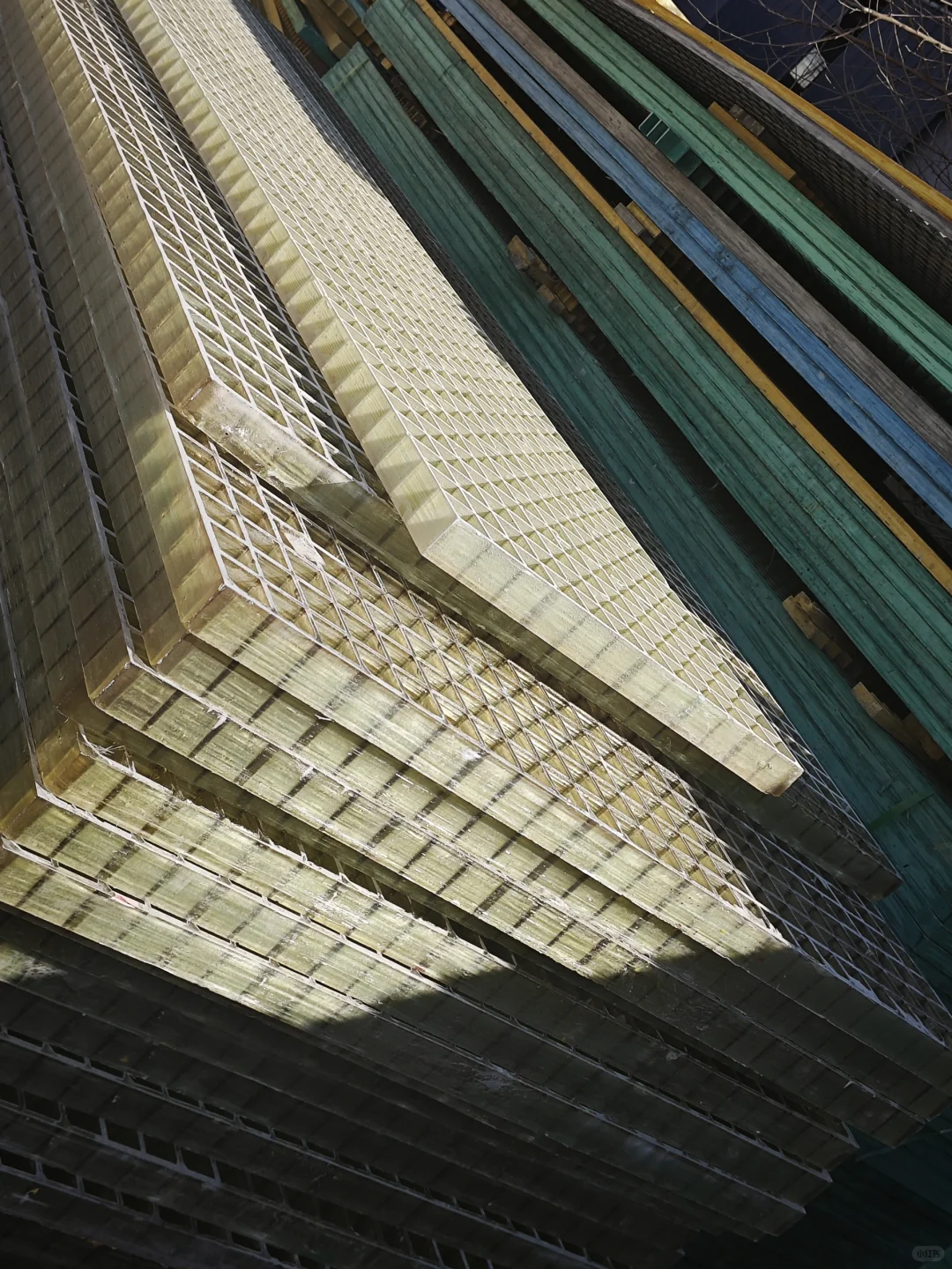 玻璃钢格栅——现代工业与建筑领域的革新