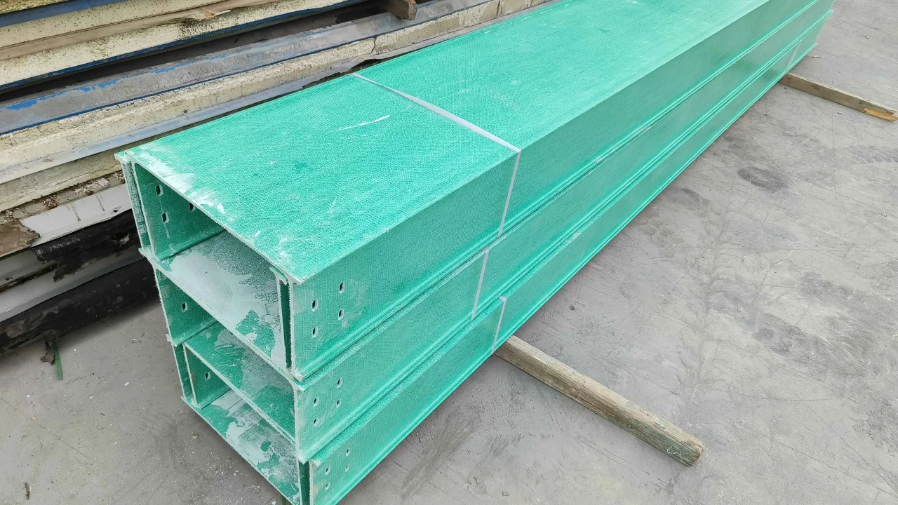 复合桥架聚氨酯管箱