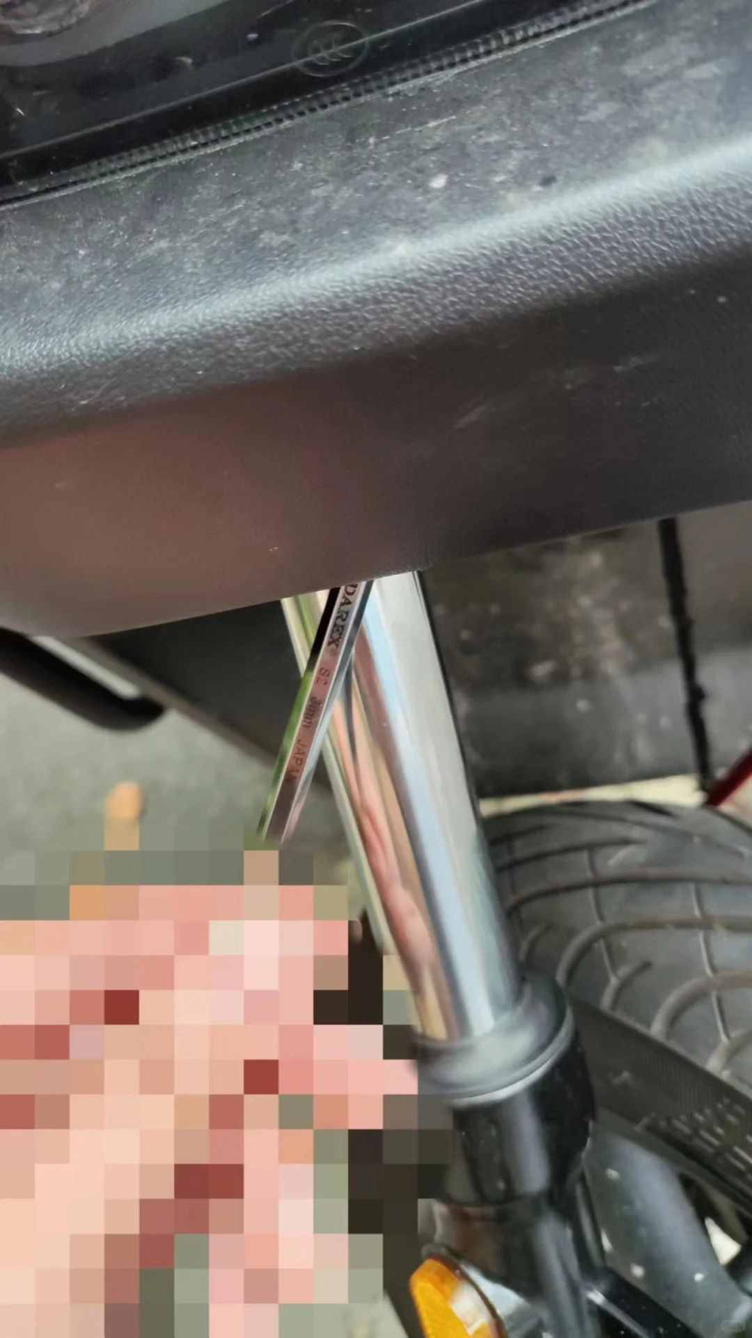 九号F90前避震换弹簧,后避震换气瓶减震