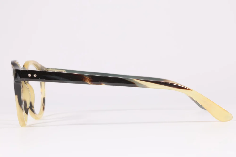 眼镜工厂：不同颜色的变色镜片都有什么功能