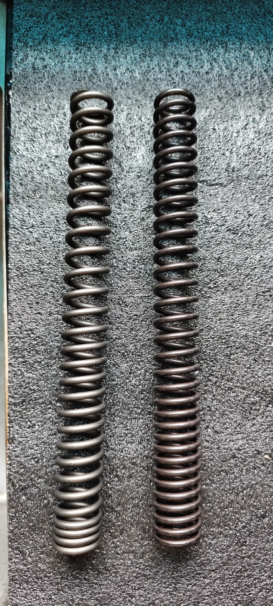 猫行动前减震更换弹簧