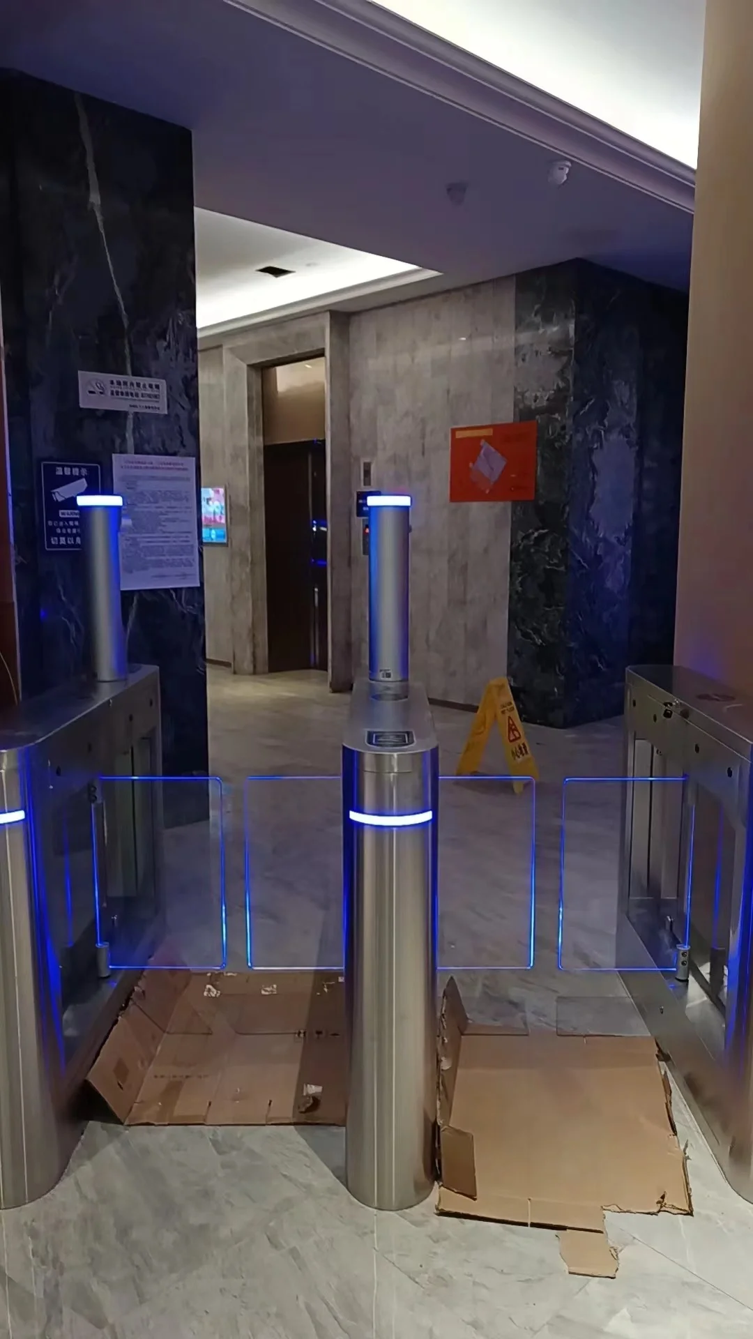 写字楼摆闸两进两出