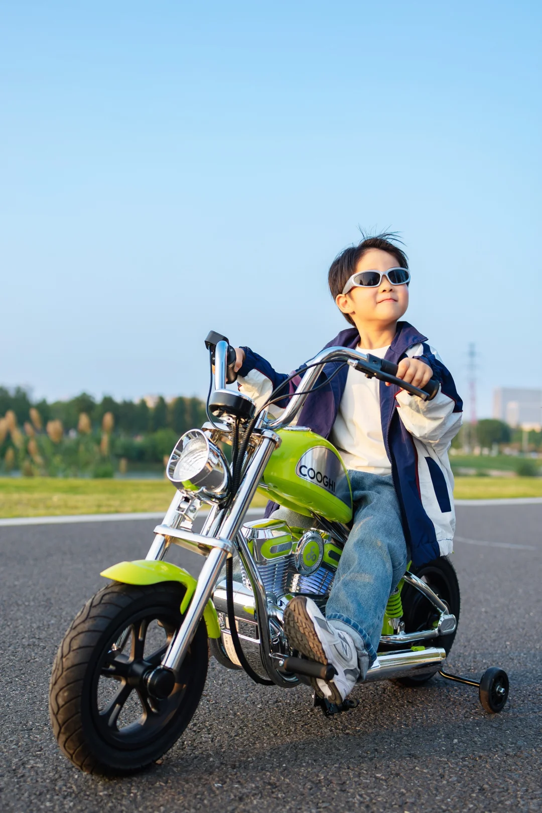 4岁幼崽开哈雷?这小子是要C位出道!?️