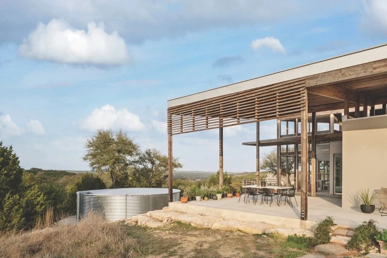 建筑师为退休父母打造坡地景观节能养老房