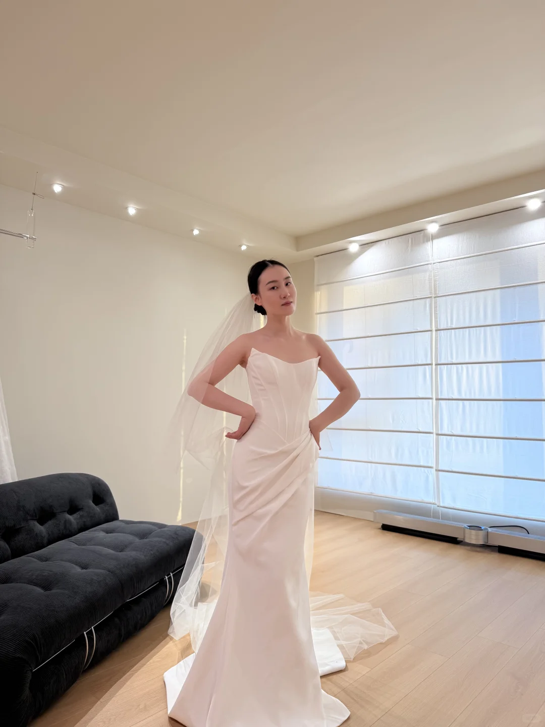 轻奢缎面 胸衣鱼骨|婚纱自带“高定剪裁感”