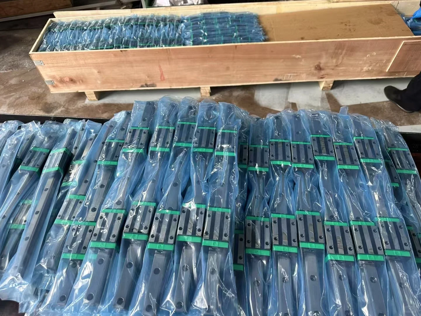 直线导轨、滚珠丝杆