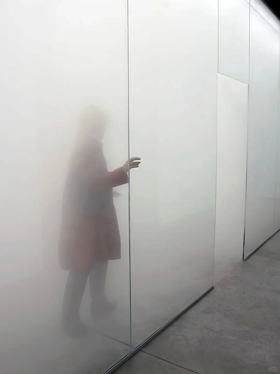 OMG?这面玻璃竟能一键切换空间模式！