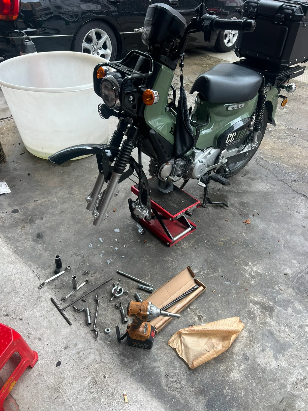 本田幼兽更换前减震弹簧