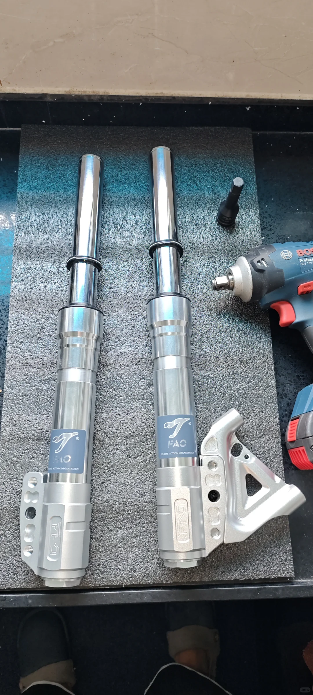 猫行动前减震更换弹簧