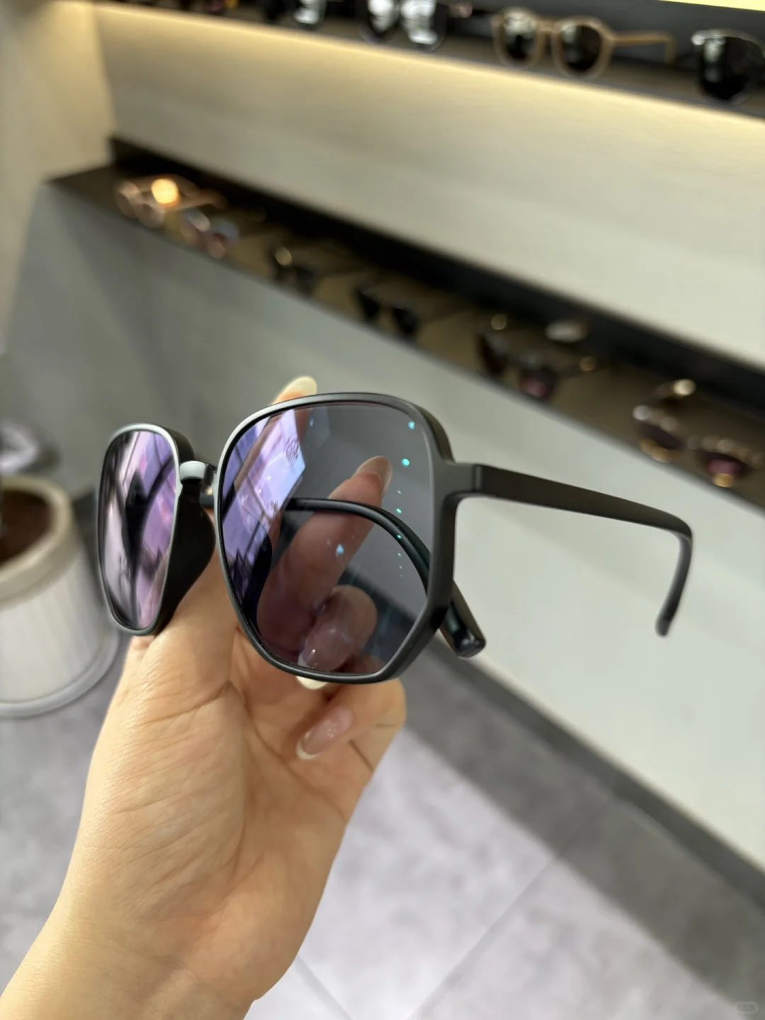 这个夏天 怎么能没有一副变色眼镜！