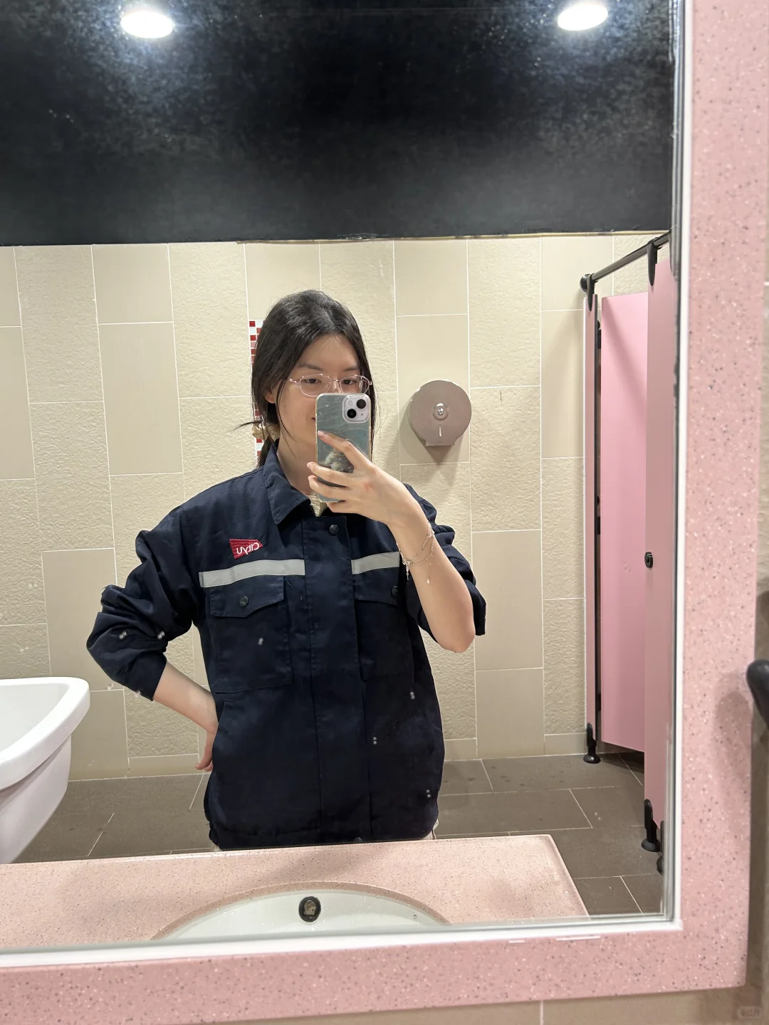 左划助力该机械女变美