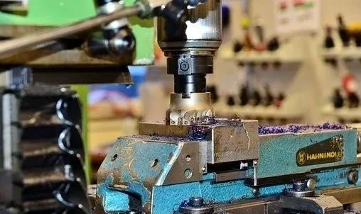 机械设备加工中心-铣床