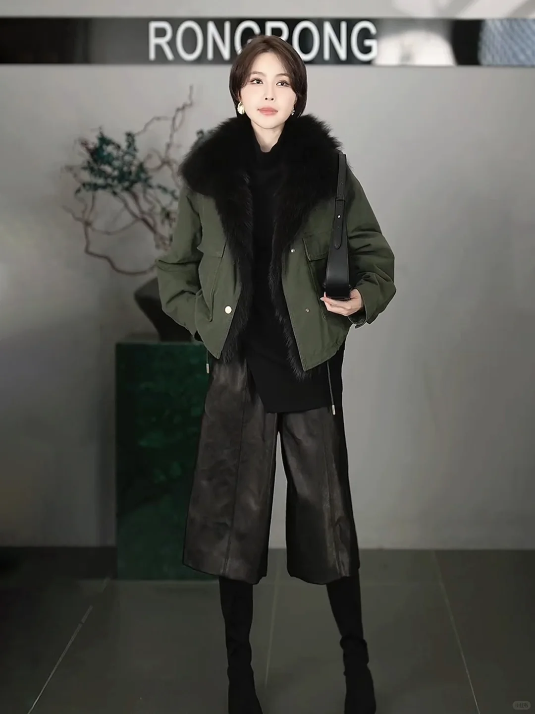 RONGRONG｜分割修腿皮革短裤?