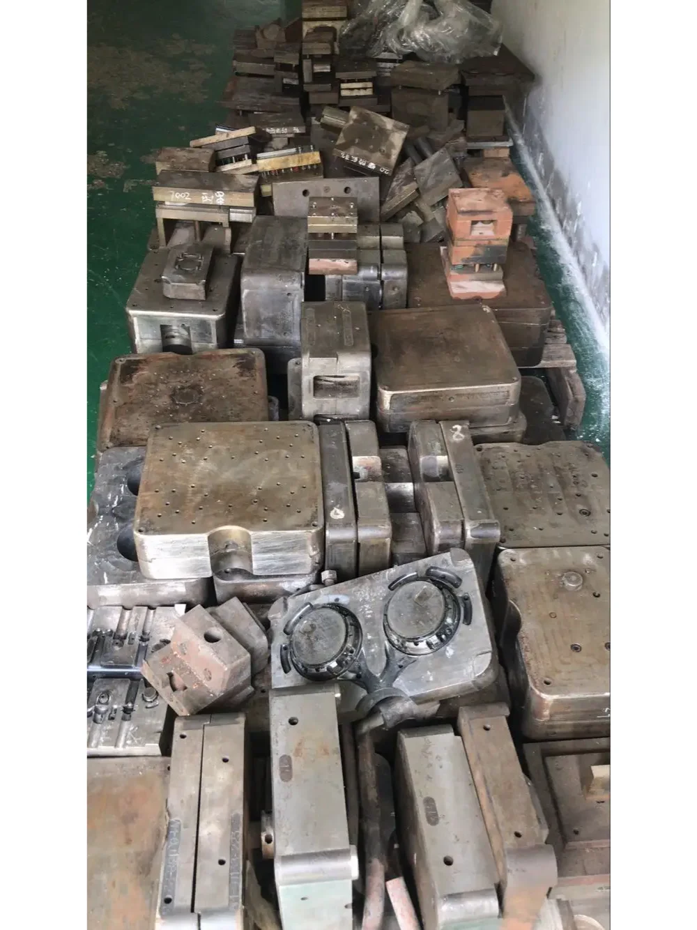 深圳大浪废模具回收塑胶模具回收报废模具