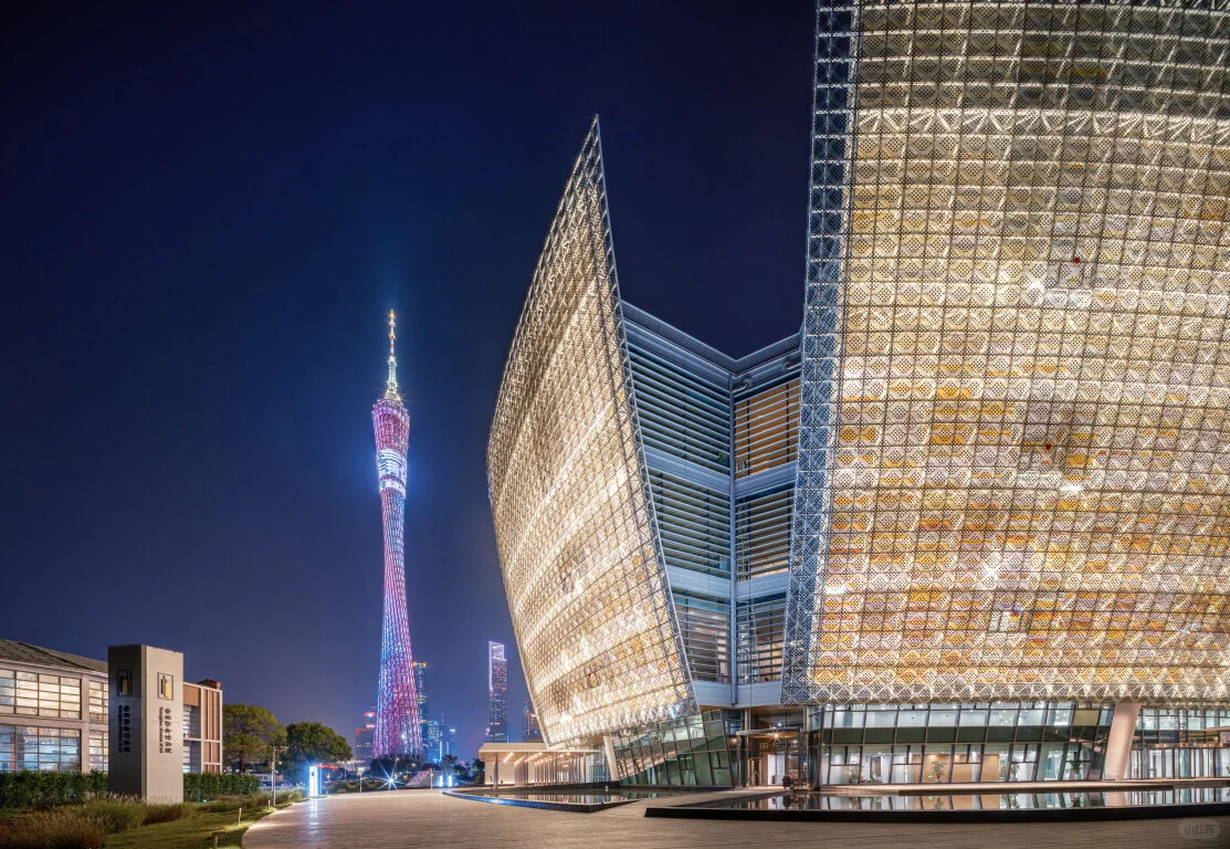 彩色透光发电玻璃