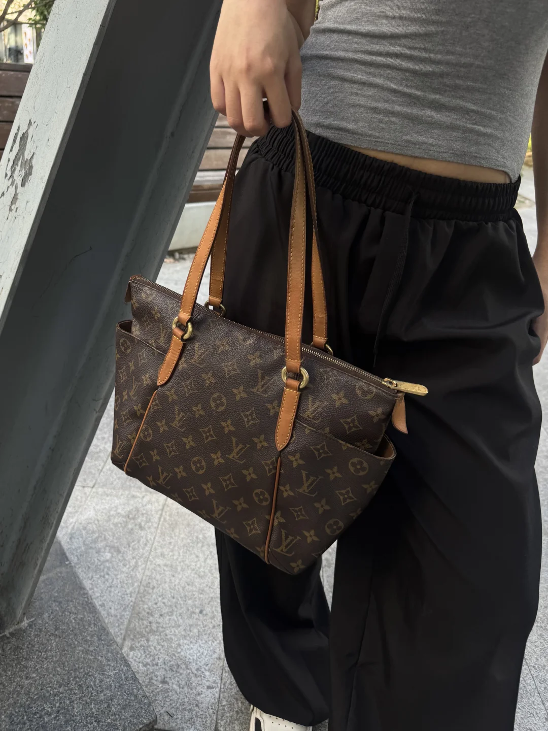 我看谁还没拥有百搭又能装的lv奶瓶！！