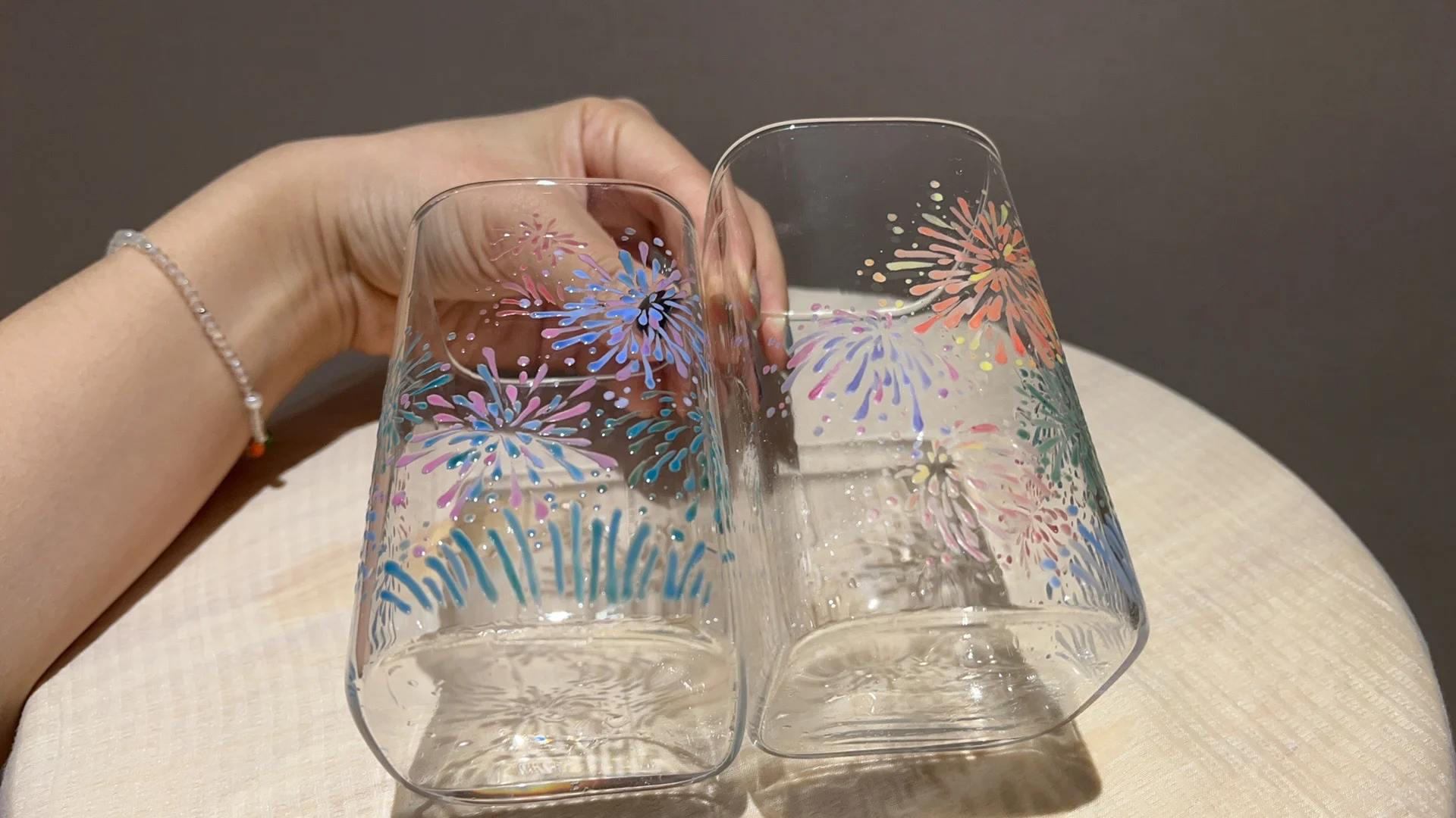 啊啊玻璃杯上有岁温度变色的烟花盛开