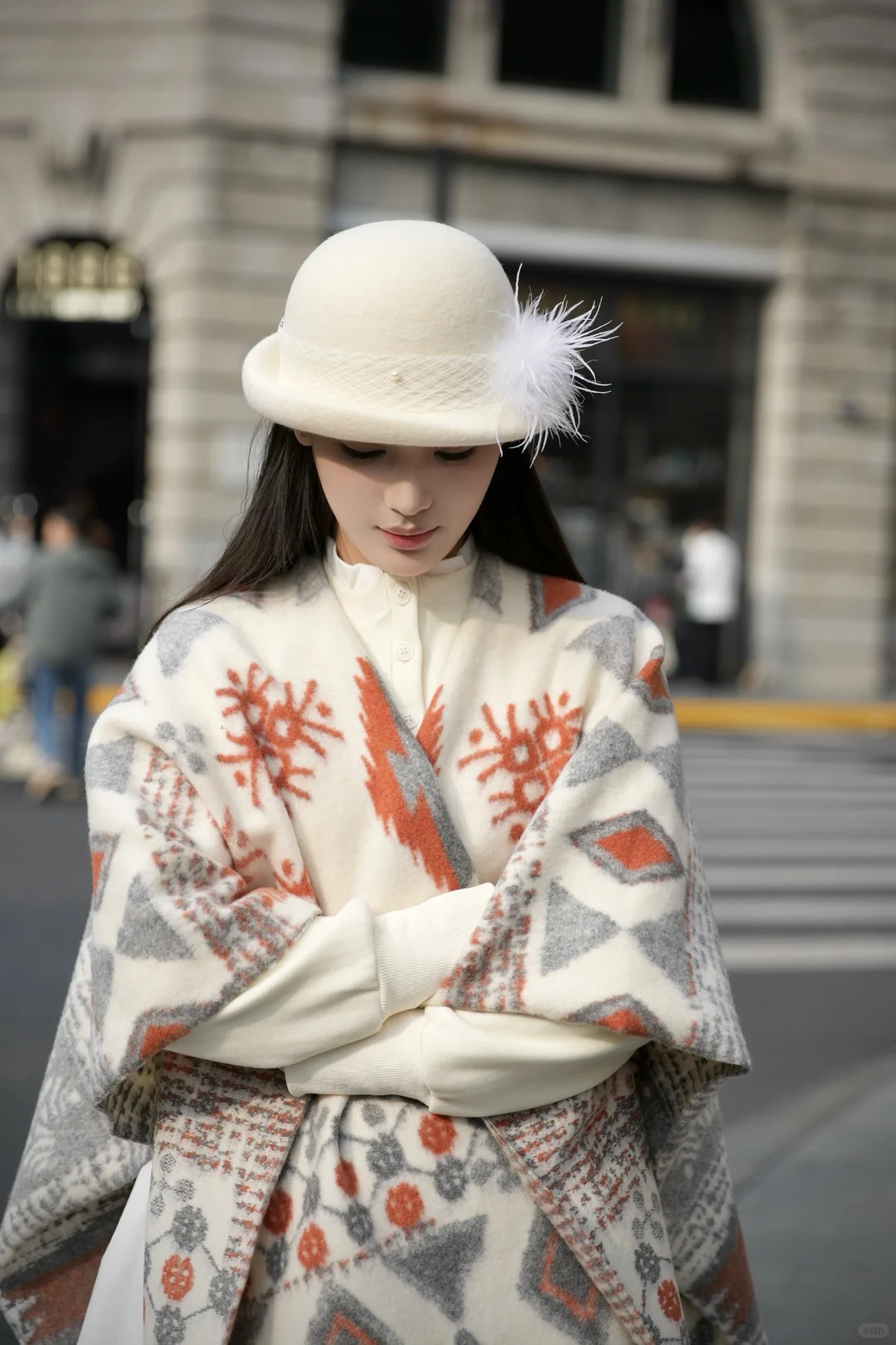 魔都街头的复古优雅穿搭｜秋冬氛围感直接拉