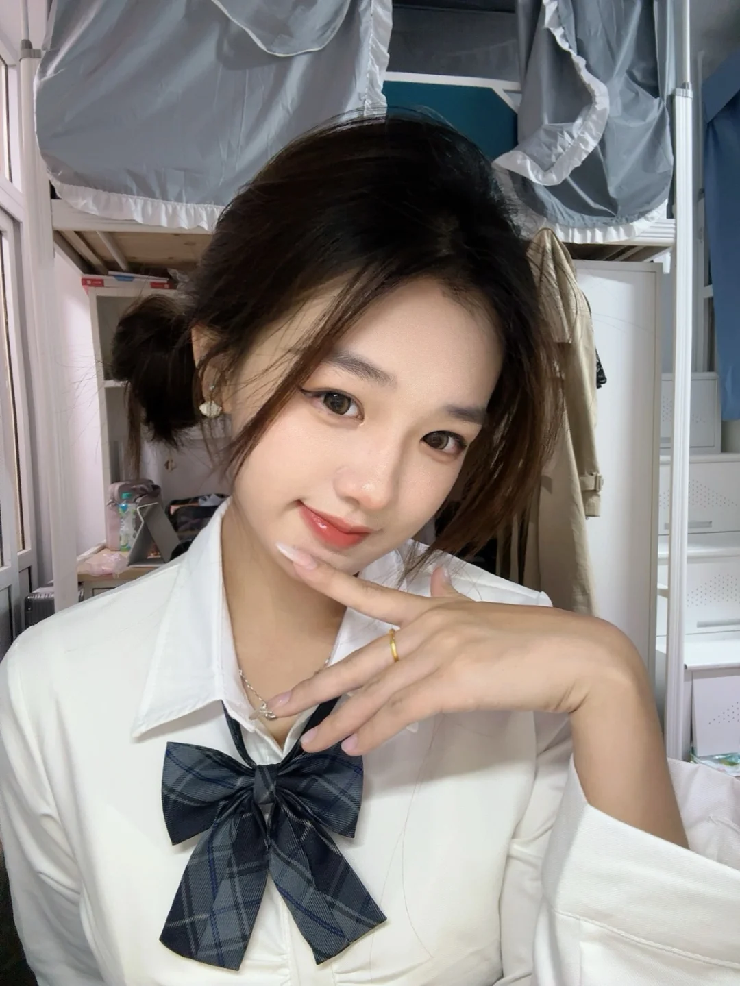 华科女高｜左划怎么变成小手办啦?