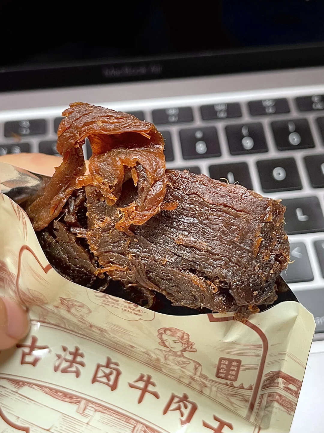 宁波同事带的手信牛肉干！！好吃到起飞?