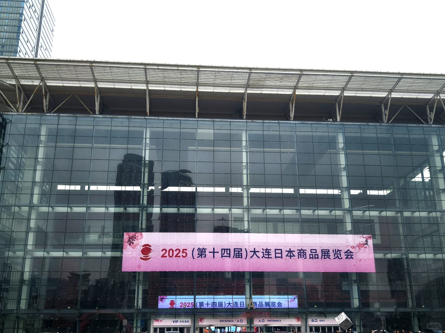 我感觉吃的东西卖的比较便宜诶