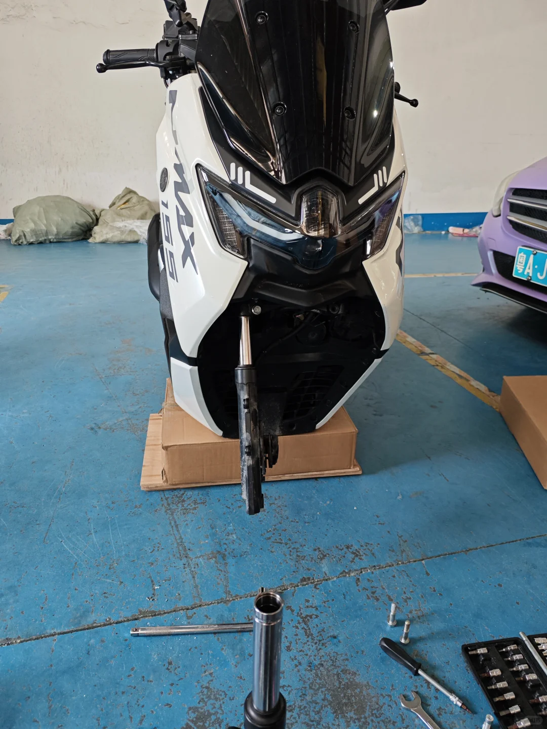 25款nman换前减震弹簧