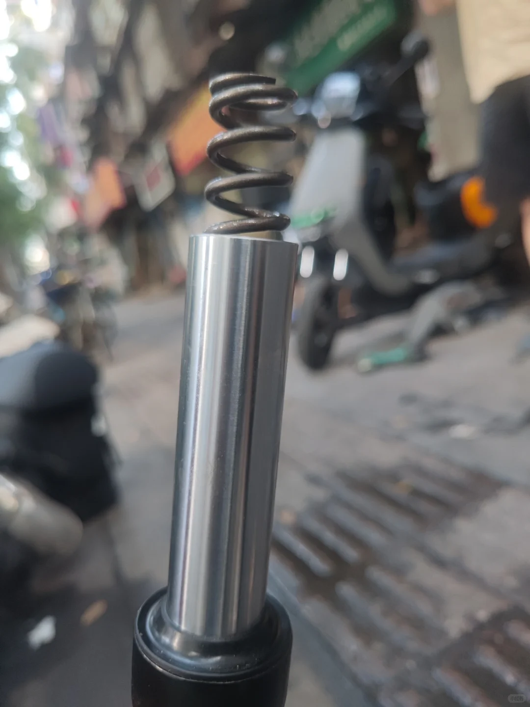 避坑!前减震换弹簧,一换一个不吱声