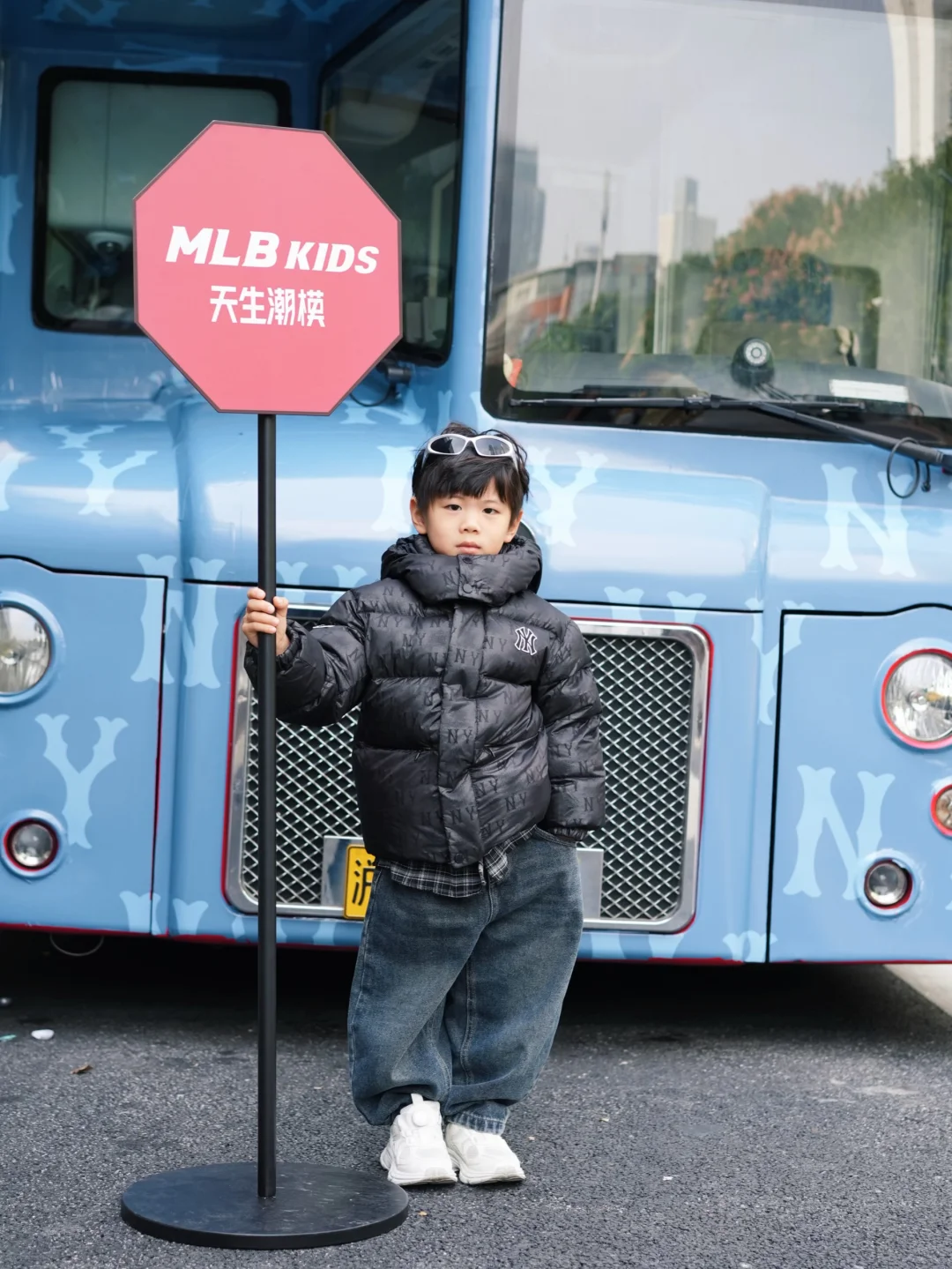 集合❗️上海街头惊现MLBKIDS老花痛车巴士?